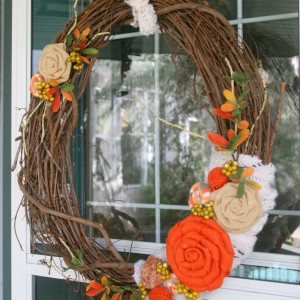 Recycled Sweater Fall Wreath & 6 Other Inspiring Wreaths